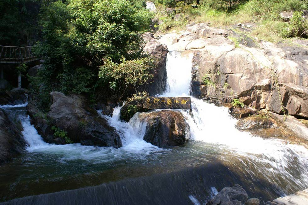 置身大自然，，，，，，，，享受生涯兴趣，，，，，，，，朋侪情深谊重