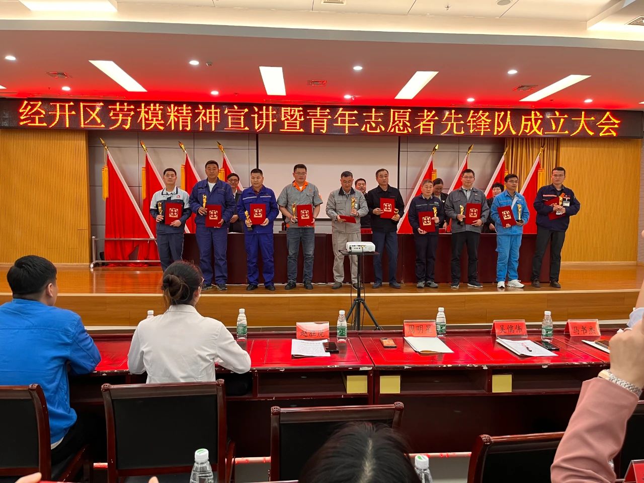 致敬F6福鹿会模范，，，，，让劳动者实力熠熠生辉——F6福鹿会铝材获劳动模范表扬